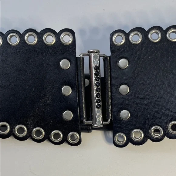 Vintage LE CHATEAU Y2K Black Leather Belt w Silver Eyelets & Crystal Front Clasp - Picture 5 of 10